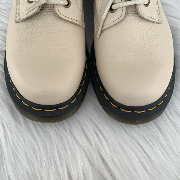 Dr. Martens 1460 Pascal Virginia Leather Boots in Vintage Taupe | US 9 - Picture 7 of 12